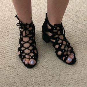 running shoes with low heel collar